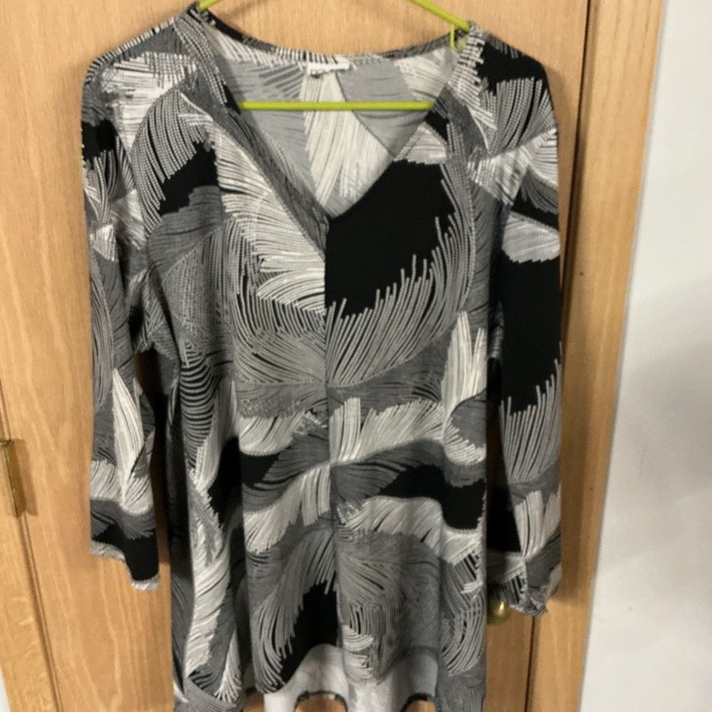 Elegant Monochrome Women's Blouse